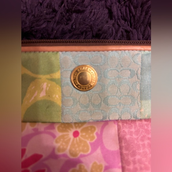 VINTAGE AUTHENTIC COACH Patchwork Pastel Wristlet - Picture 7 of 9
